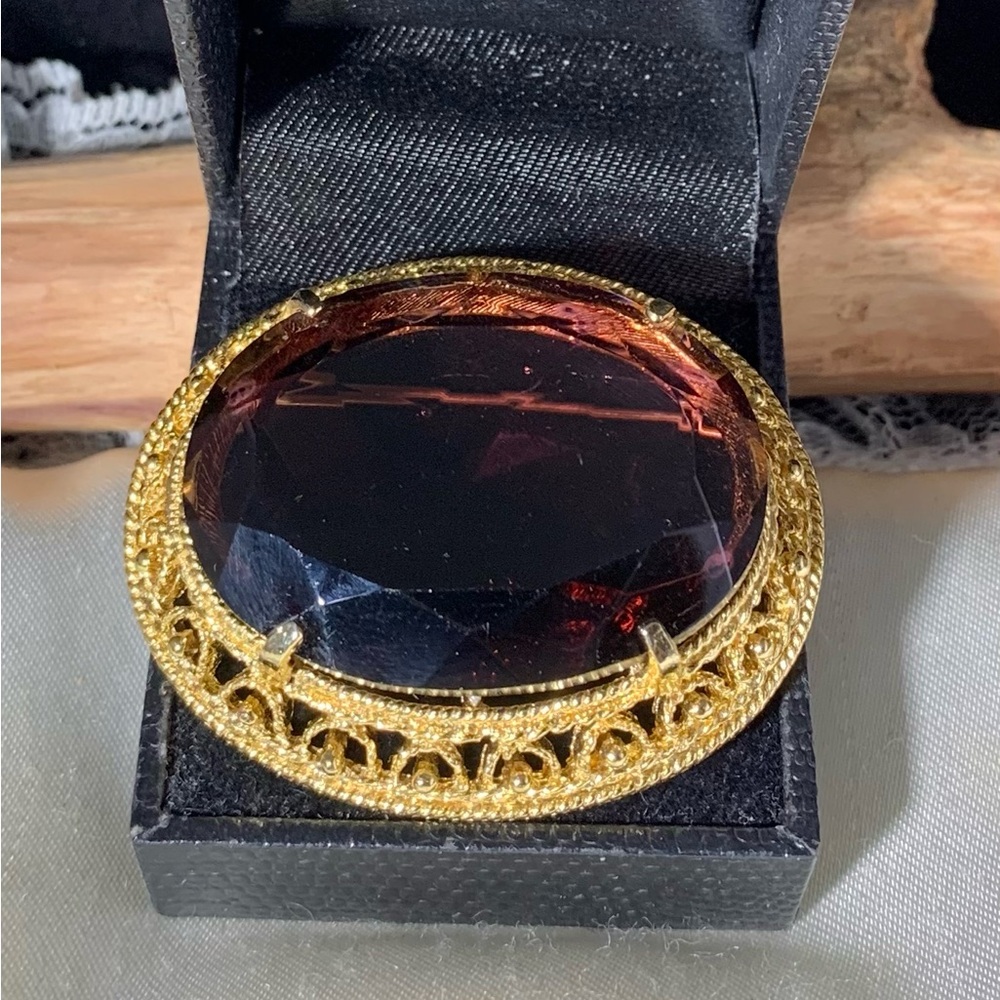 RARE SPHINY AMETHYST VINTAGE BROOCH